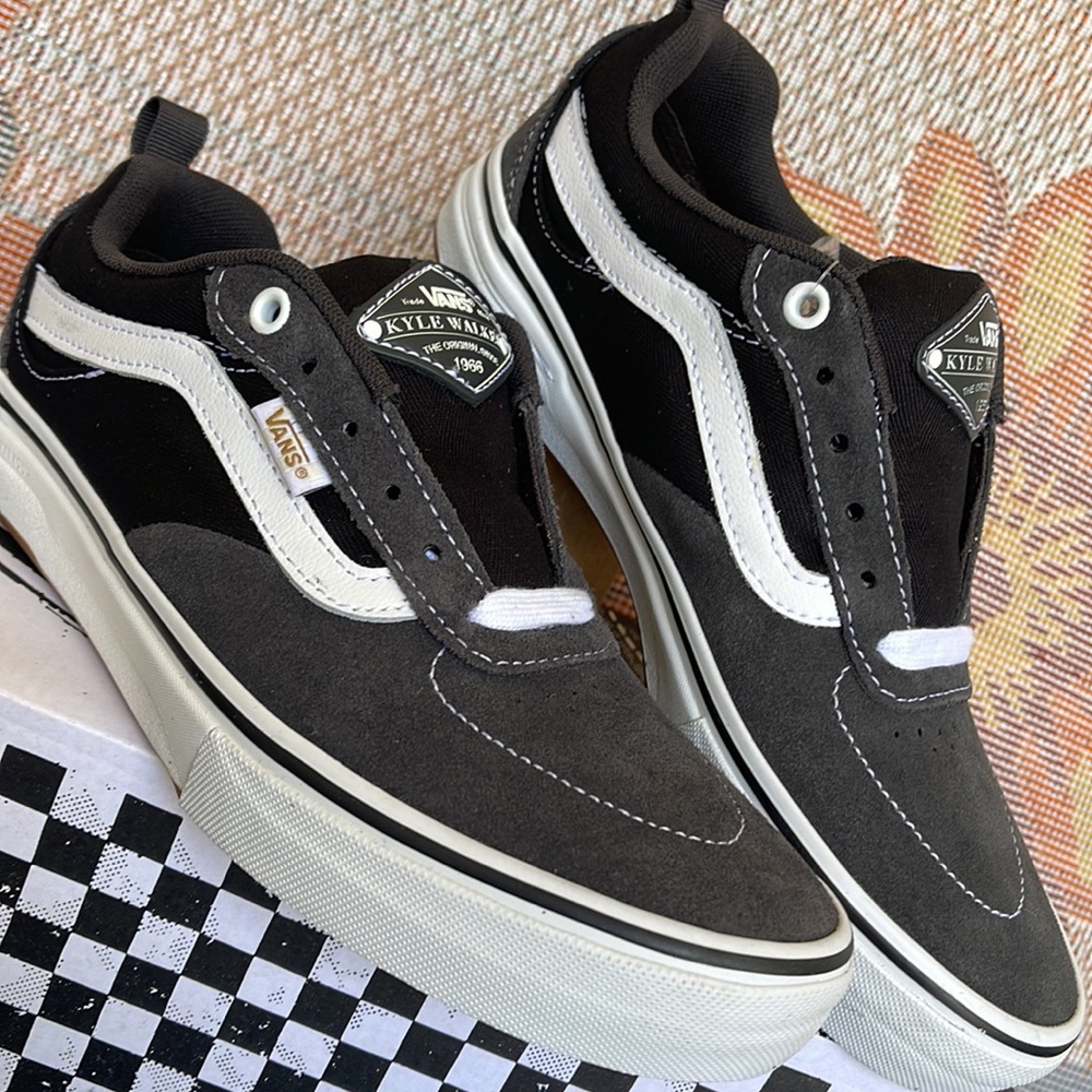 Vans Men’s Kyle Walker
(Twill) Raven
VN0A5JIE87C
Sneakers - athletic shoes - Picture 8 of 16